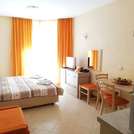 Aparthotel Studio Kris Royal Sun