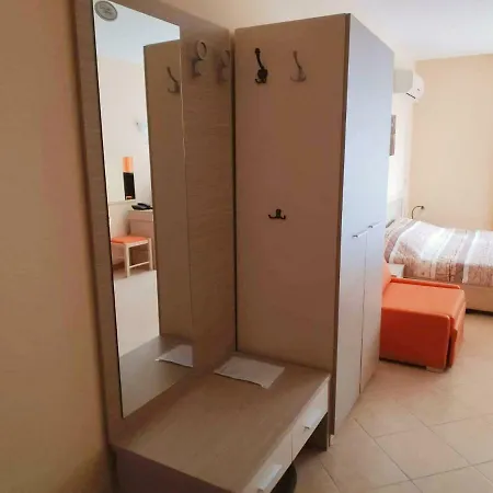 Aparthotel Studio Kris Royal Sun *